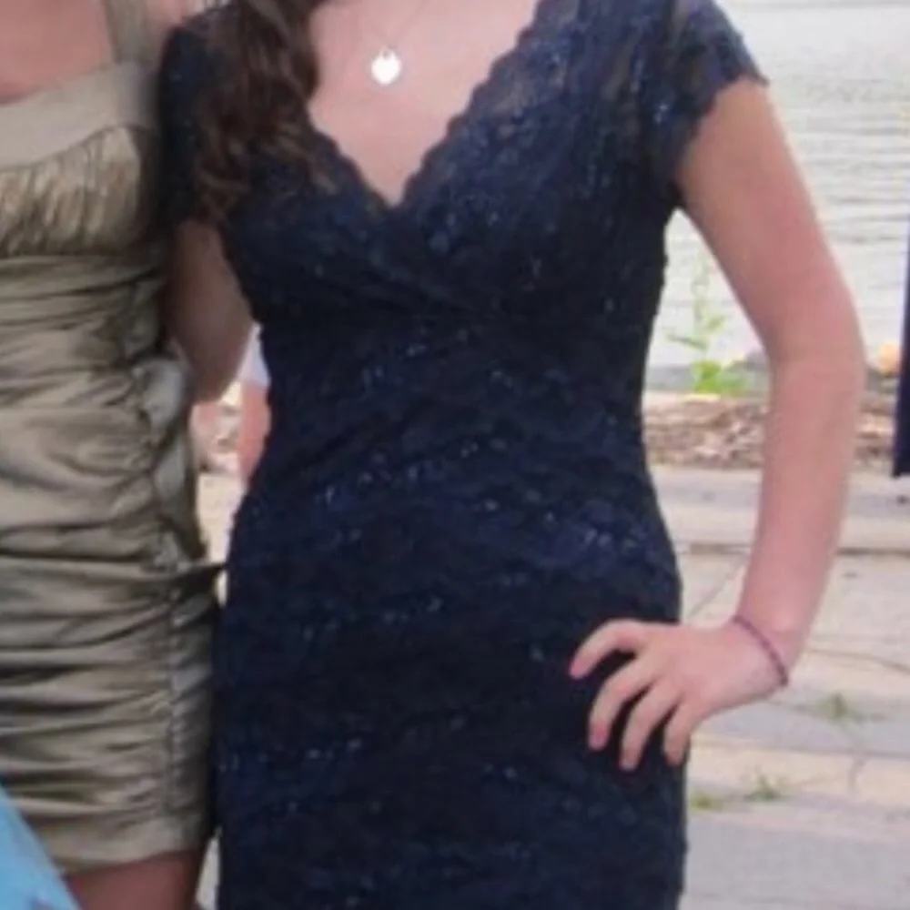 Cachè navy blue v neck beaded lace dress - Picture 5 of 6
